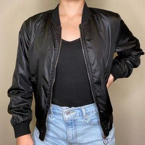 ♥️SILKY BRANDY MELVILLE JACKET♥️